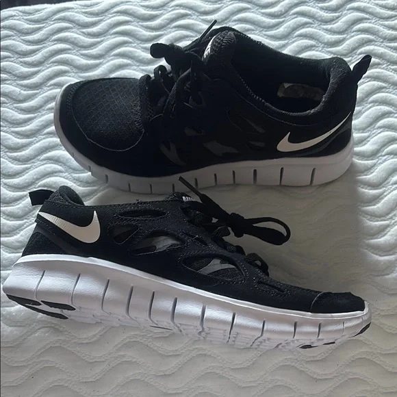 Nike Kid's Free Run 2 Shoes - Black / Dark Grey / White - Picture 12 of 12